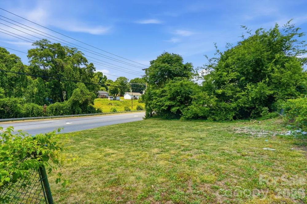 412 W Davidson Avenue Gastonia, NC 28052