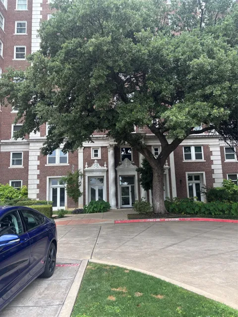 329 E Colorado Boulevard #404