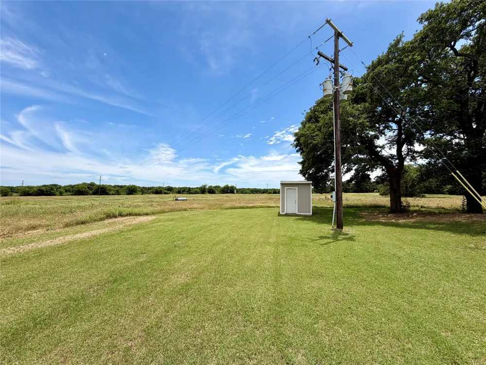 533 Redbird Lane Bowie, TX 76230