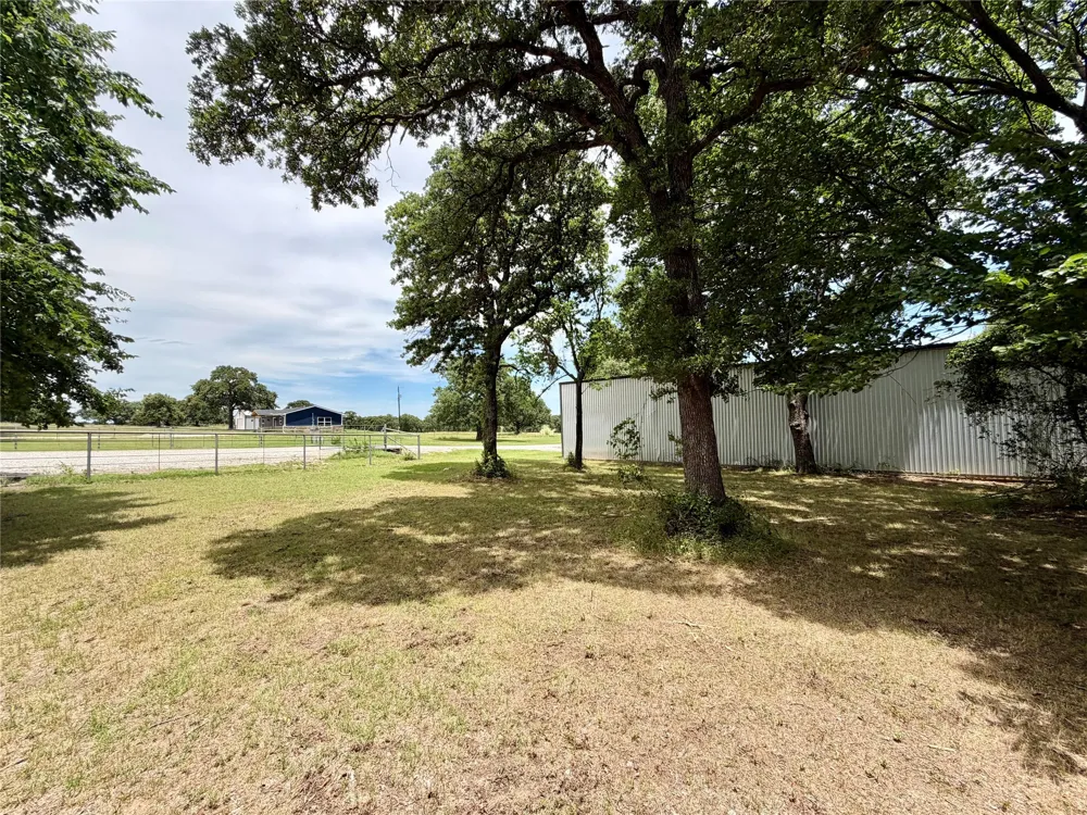 533 Redbird Lane Bowie, TX 76230