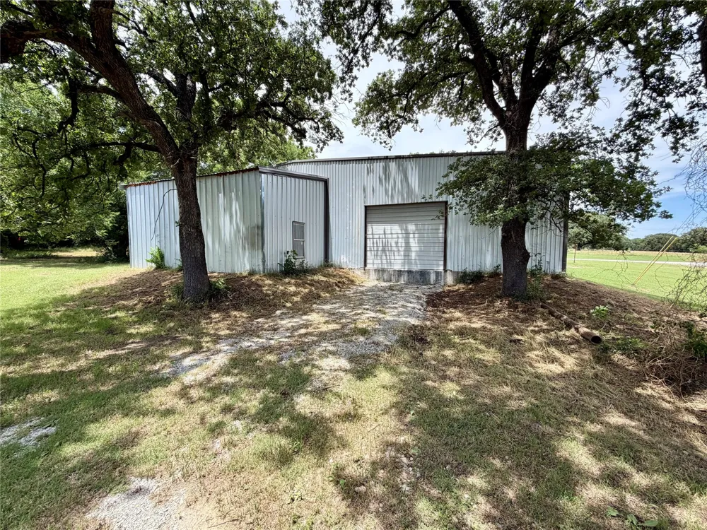 533 Redbird Lane Bowie, TX 76230