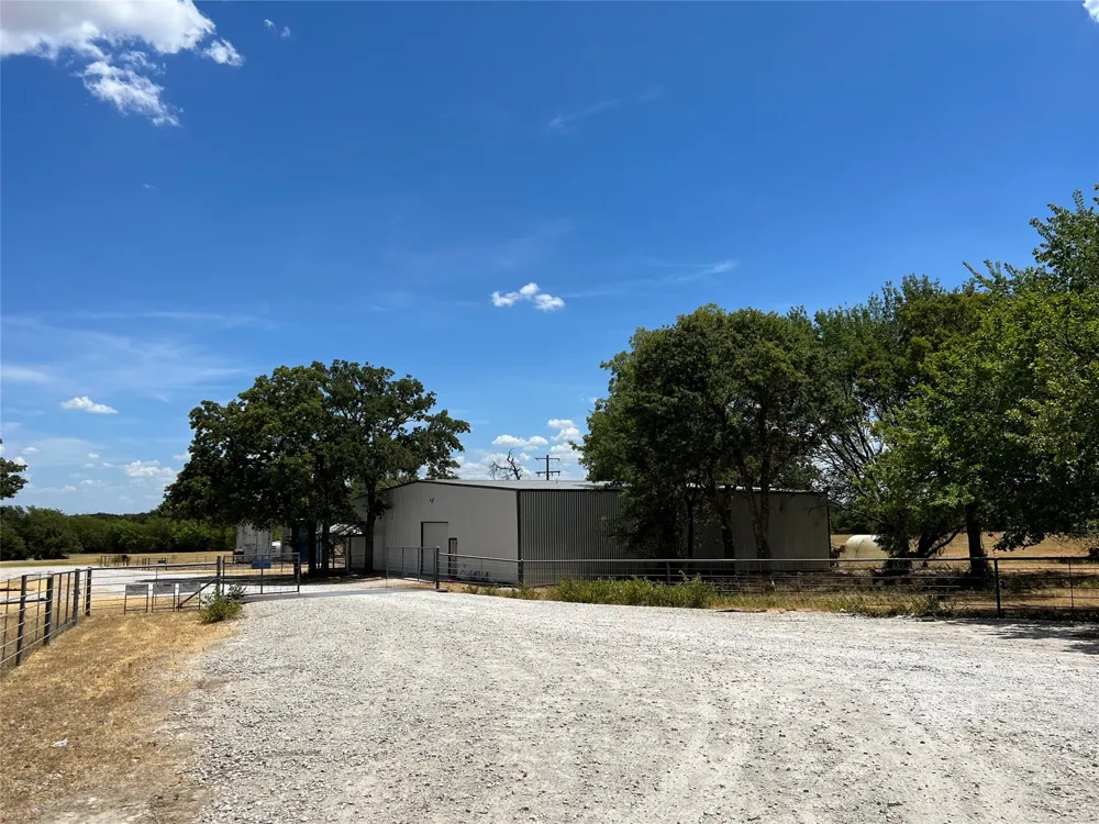 533 Redbird Lane Bowie, TX 76230