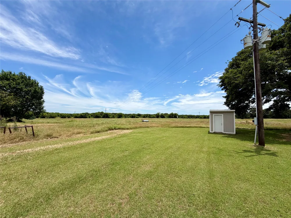 533 Redbird Lane Bowie, TX 76230