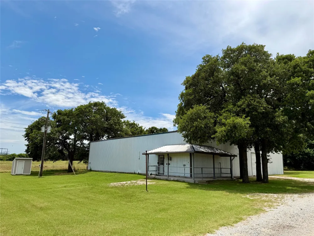 533 Redbird Lane Bowie, TX 76230