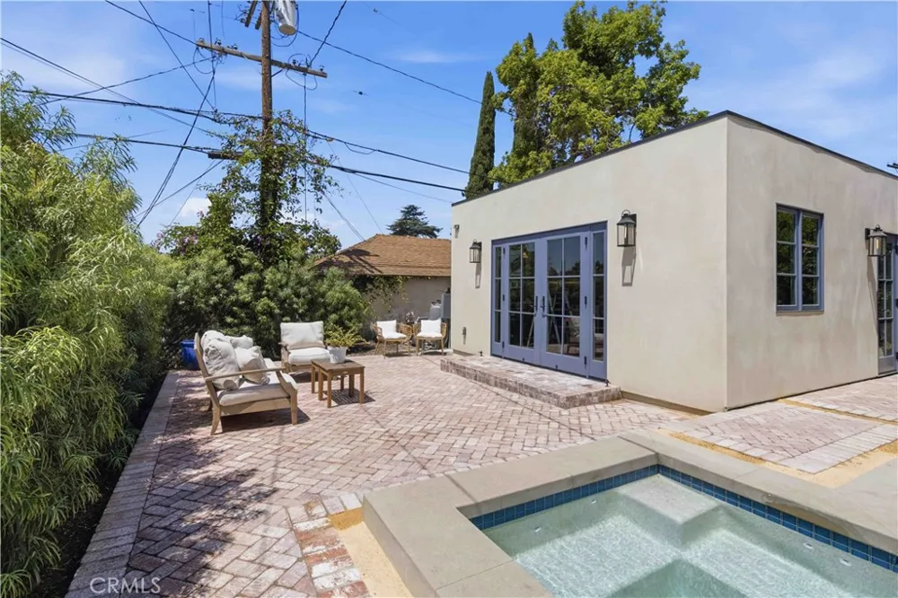 3362 Madera Los Angeles, CA 90039
