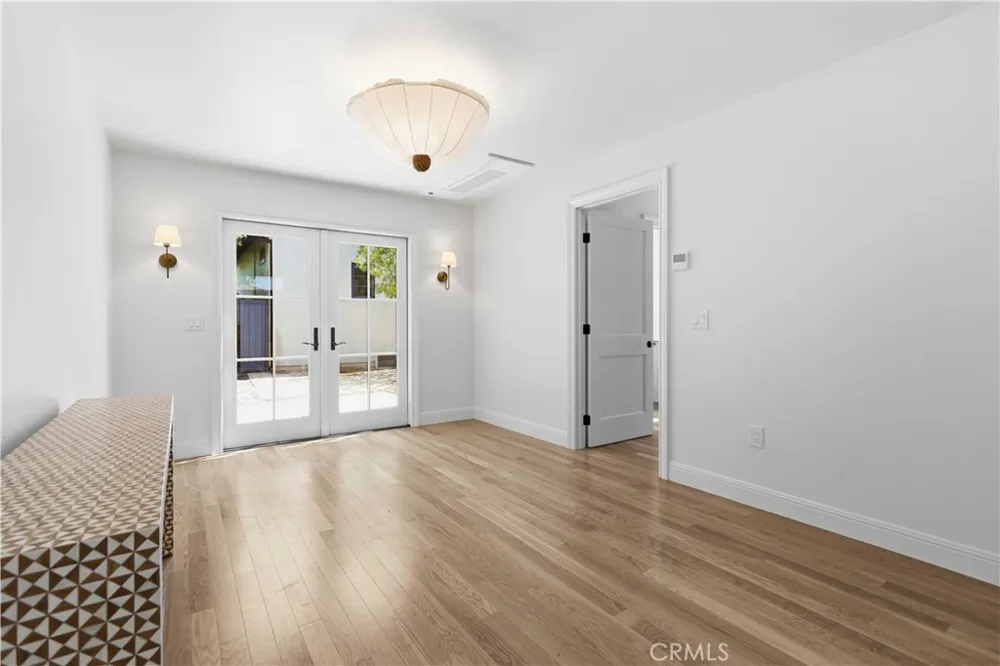 3362 Madera Los Angeles, CA 90039