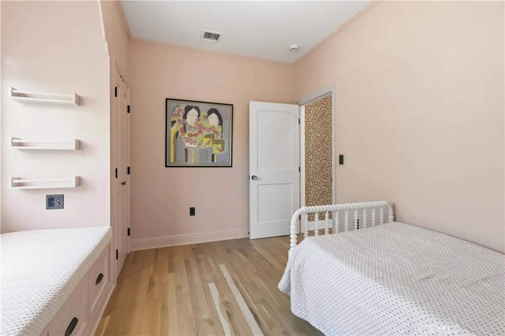 3362 Madera Los Angeles, CA 90039