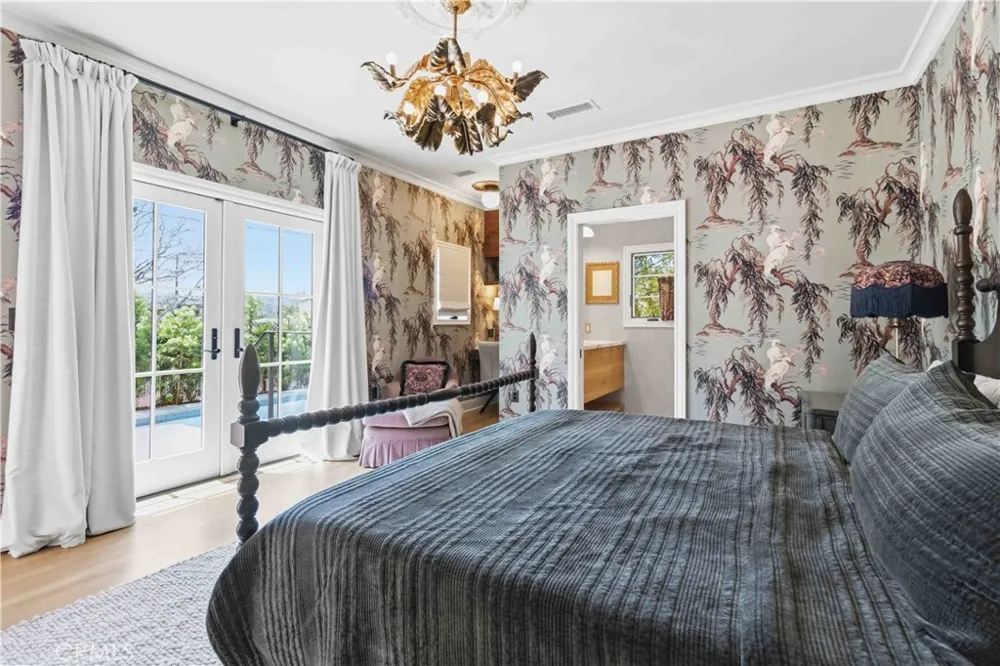 3362 Madera Los Angeles, CA 90039