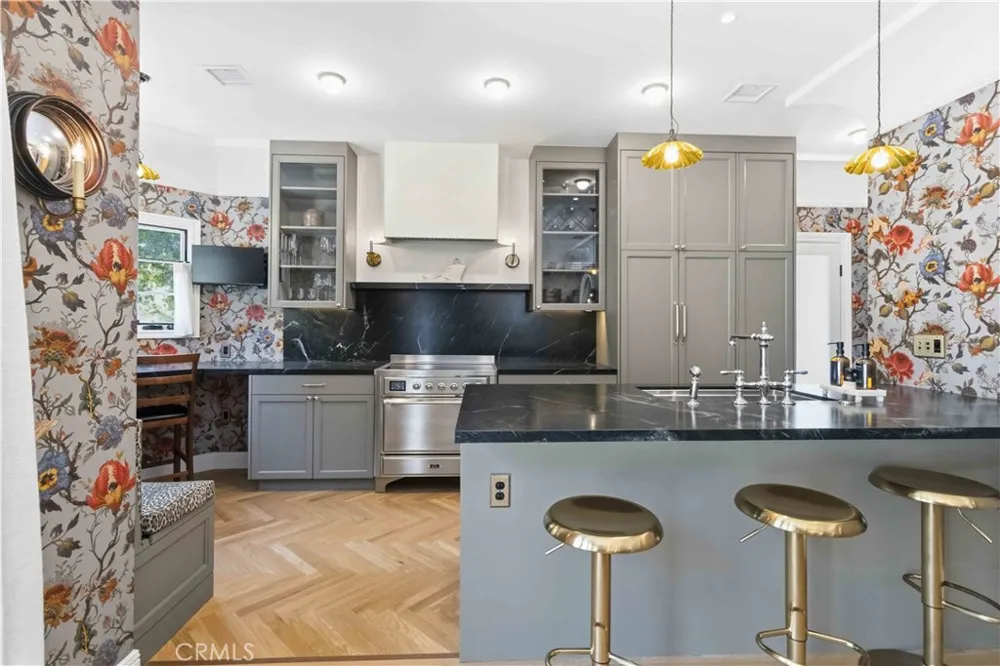 3362 Madera Los Angeles, CA 90039