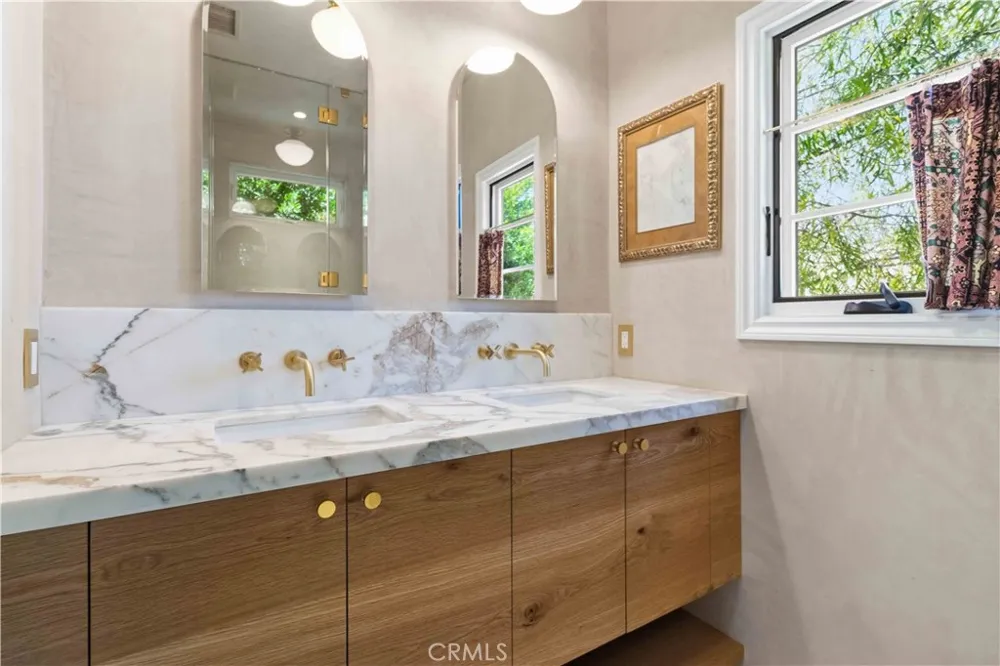 3362 Madera Los Angeles, CA 90039