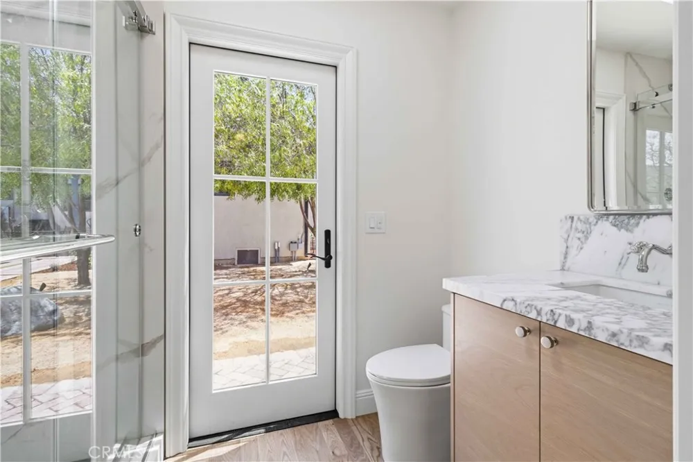 3362 Madera Los Angeles, CA 90039