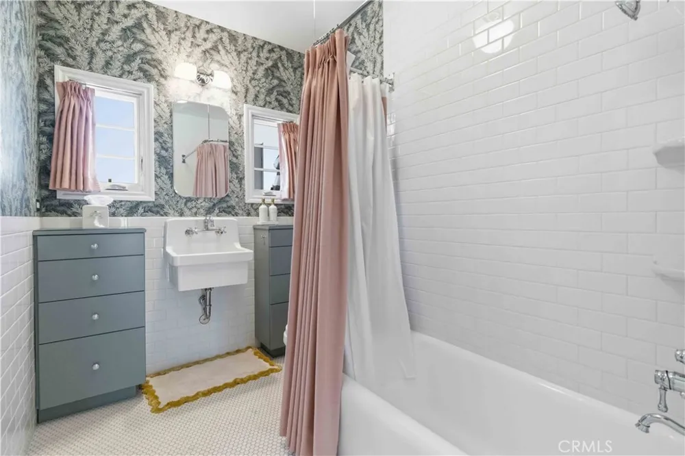 3362 Madera Los Angeles, CA 90039