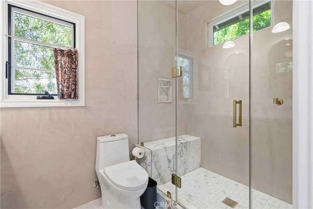 3362 Madera Los Angeles, CA 90039