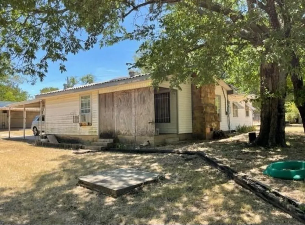 312 Alexander Lane Bridgeport, TX 76426