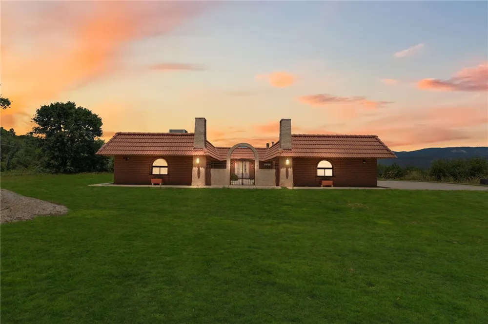 38720 Highway 41 Oakhurst, CA 93644