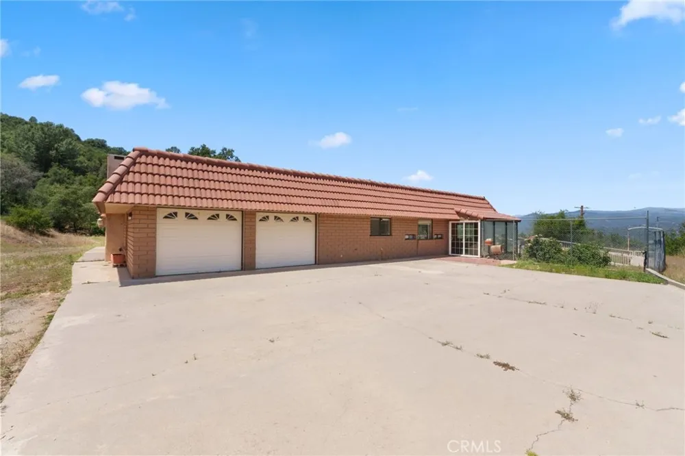 38720 Highway 41 Oakhurst, CA 93644