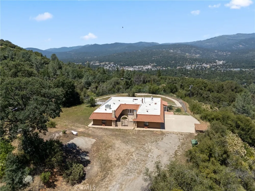 38720 Highway 41 Oakhurst, CA 93644