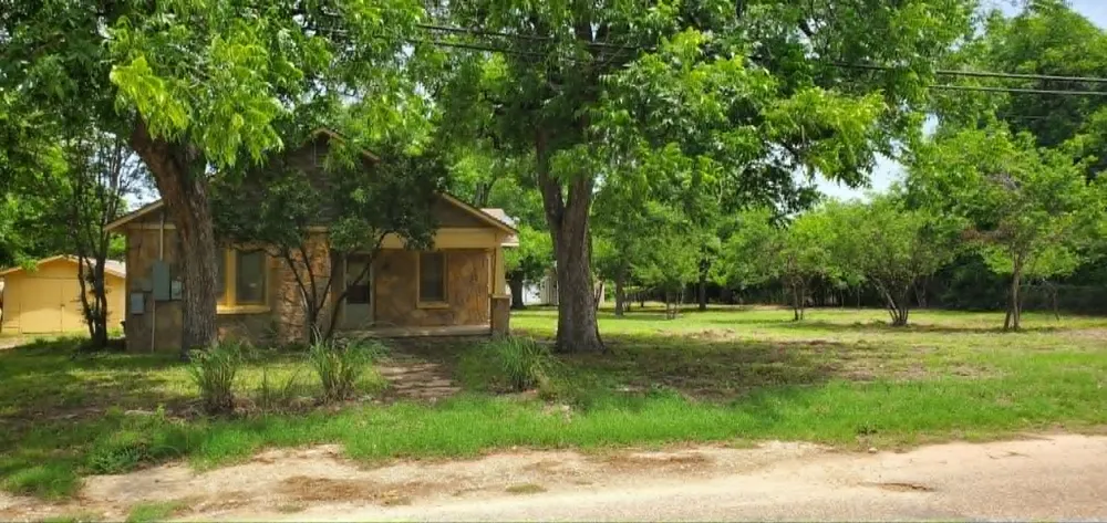418 4th Street W Clyde, TX 79510