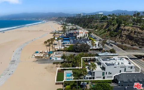 938 Palisades Beach Road