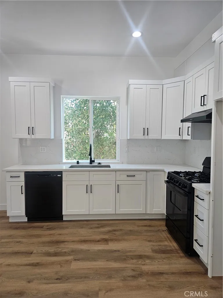 6955 Rhea Reseda, CA 91335