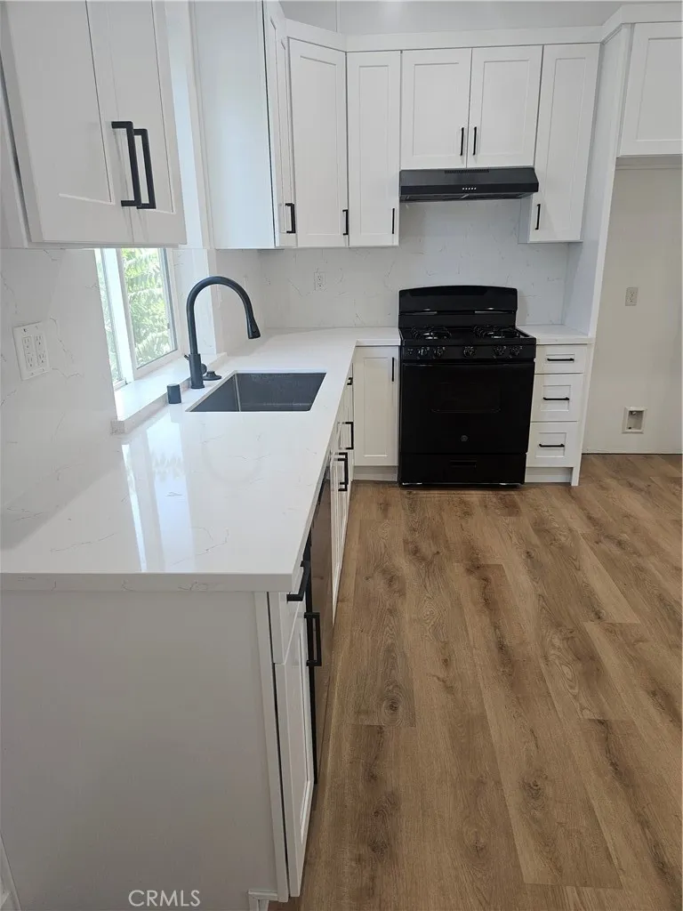 6955 Rhea Reseda, CA 91335