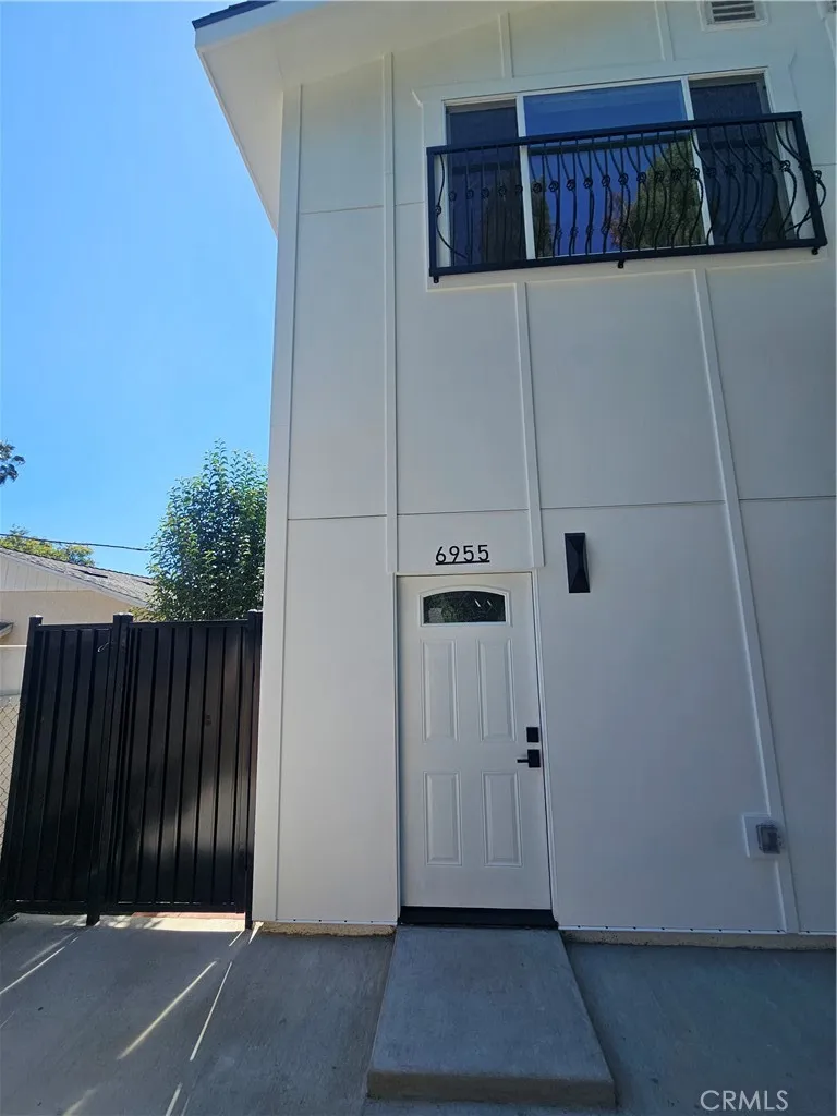 6955 Rhea Reseda, CA 91335