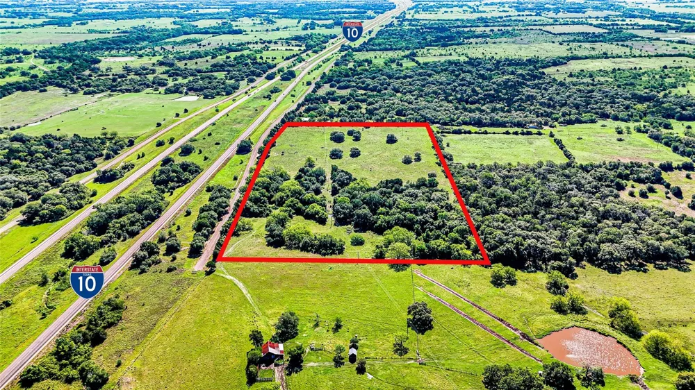 10 Feeder Road Flatonia, TX 78956