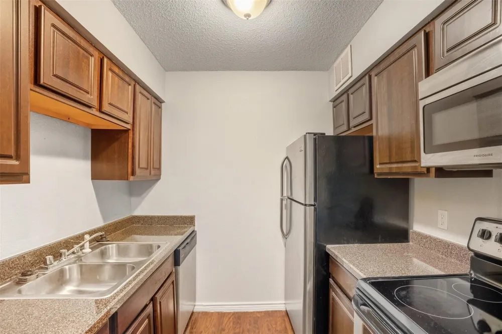150 S Main Street Euless, TX 76040