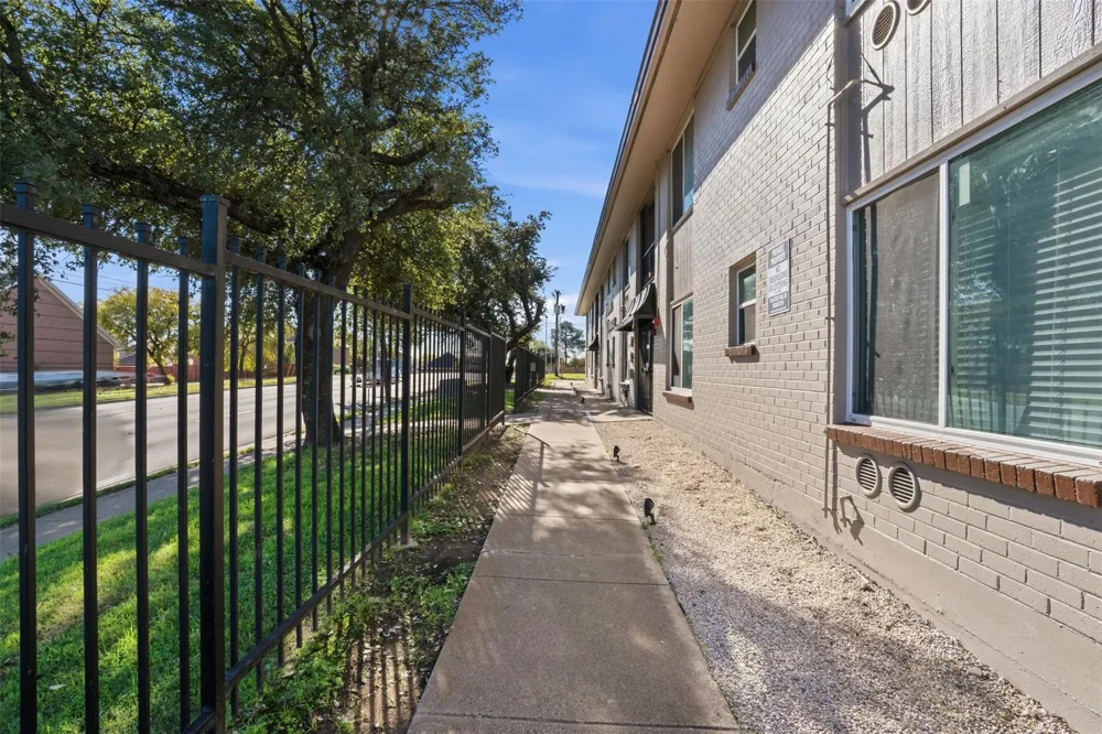 150 S Main Street Euless, TX 76040