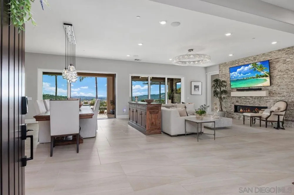17004 Rendezvous Cir San Diego, CA 92127