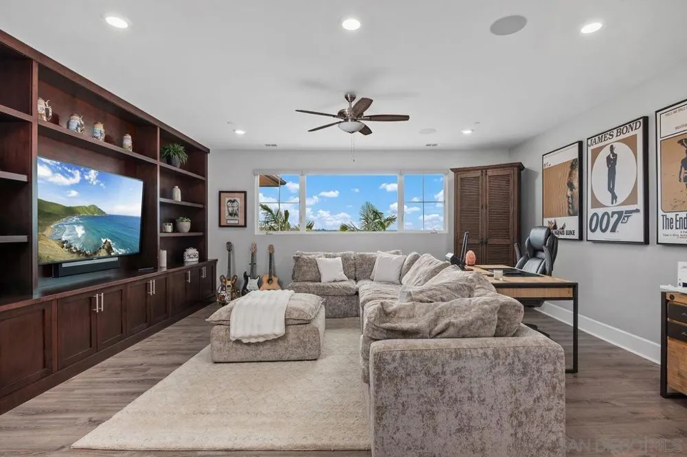 17004 Rendezvous Cir San Diego, CA 92127