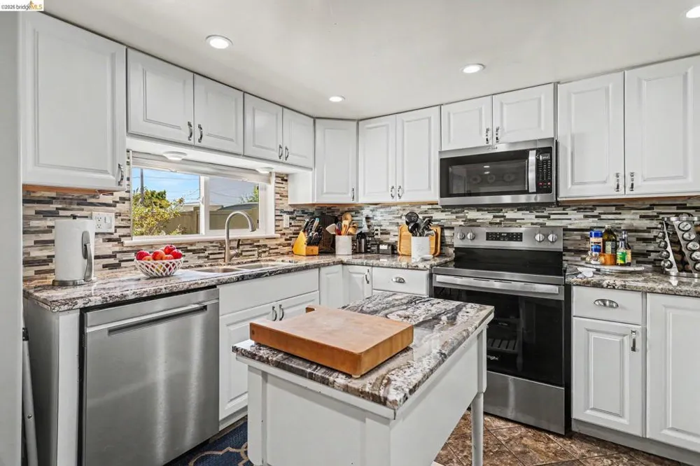 611 Riverview Pl Bethel Island, CA 94511