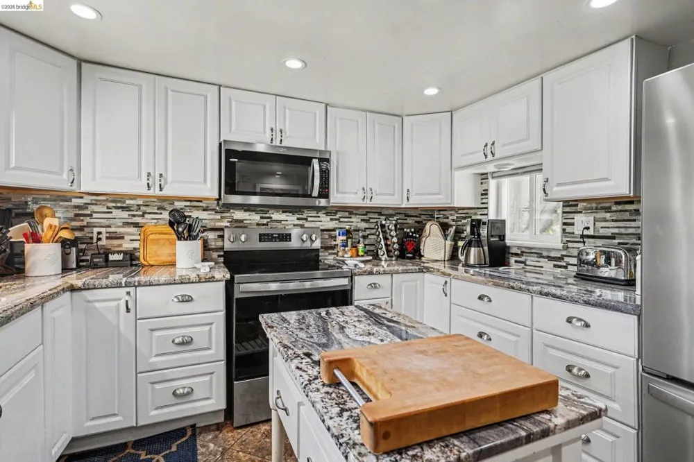 611 Riverview Pl Bethel Island, CA 94511