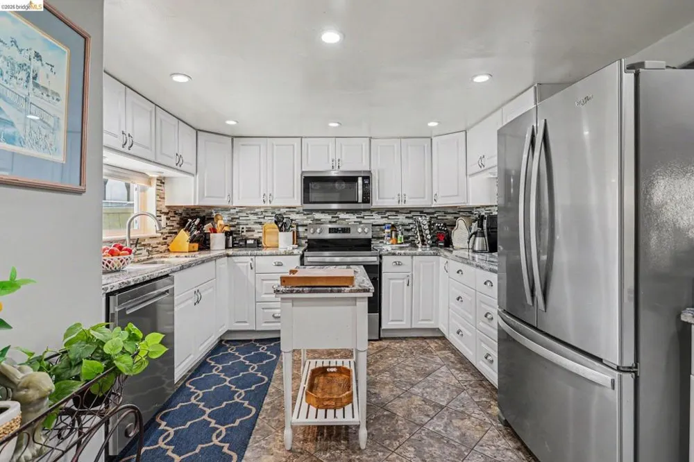 611 Riverview Pl Bethel Island, CA 94511