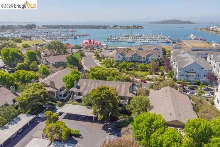 6 Schooner Ct Richmond, CA 94804