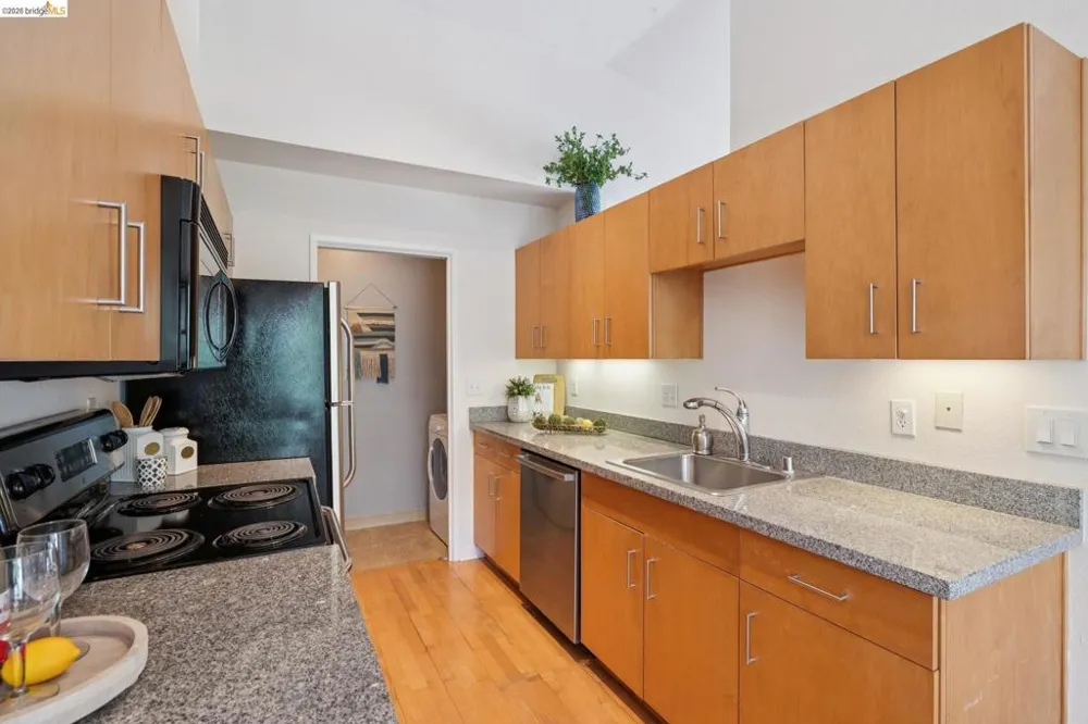 6 Schooner Ct Richmond, CA 94804