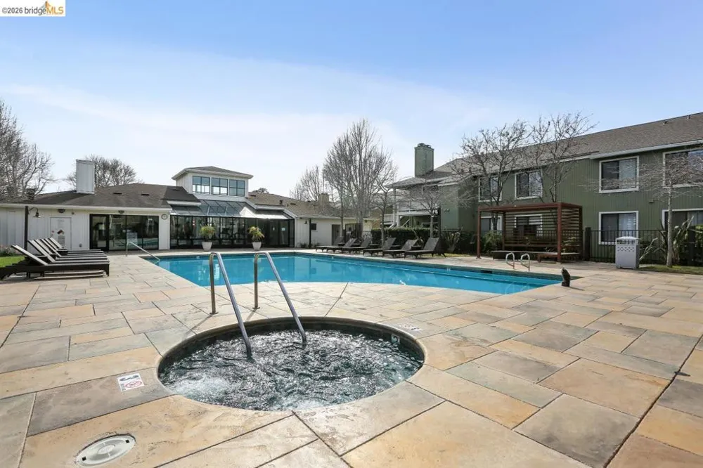 6 Schooner Ct Richmond, CA 94804