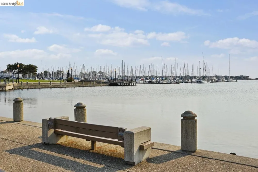 6 Schooner Ct Richmond, CA 94804