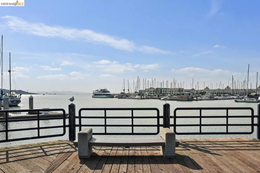 6 Schooner Ct Richmond, CA 94804