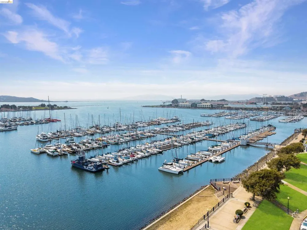 6 Schooner Ct Richmond, CA 94804