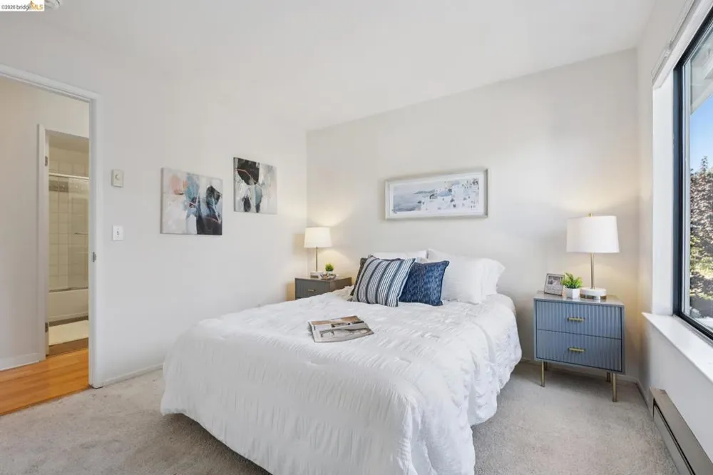 6 Schooner Ct Richmond, CA 94804