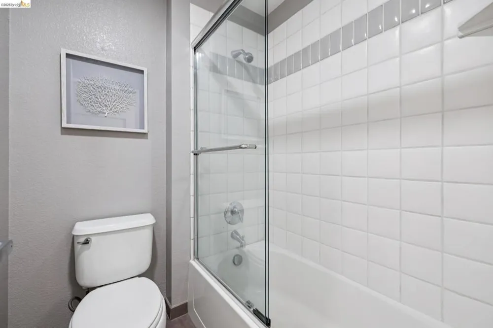 6 Schooner Ct Richmond, CA 94804