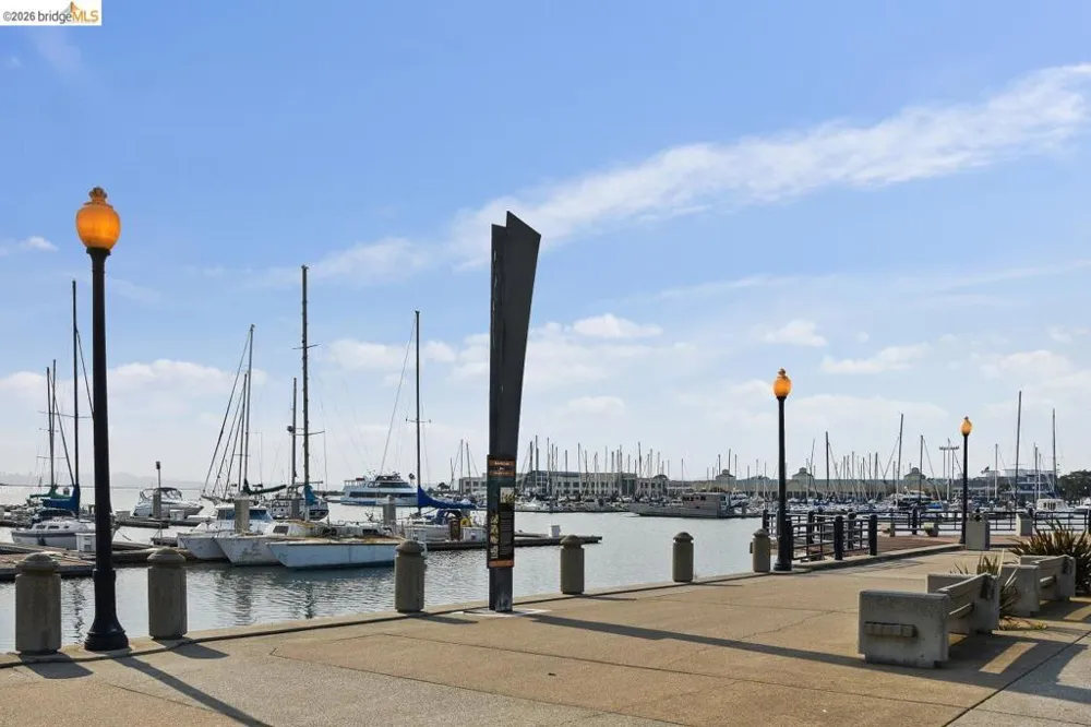6 Schooner Ct Richmond, CA 94804