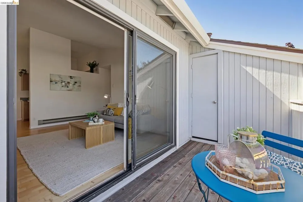 6 Schooner Ct Richmond, CA 94804