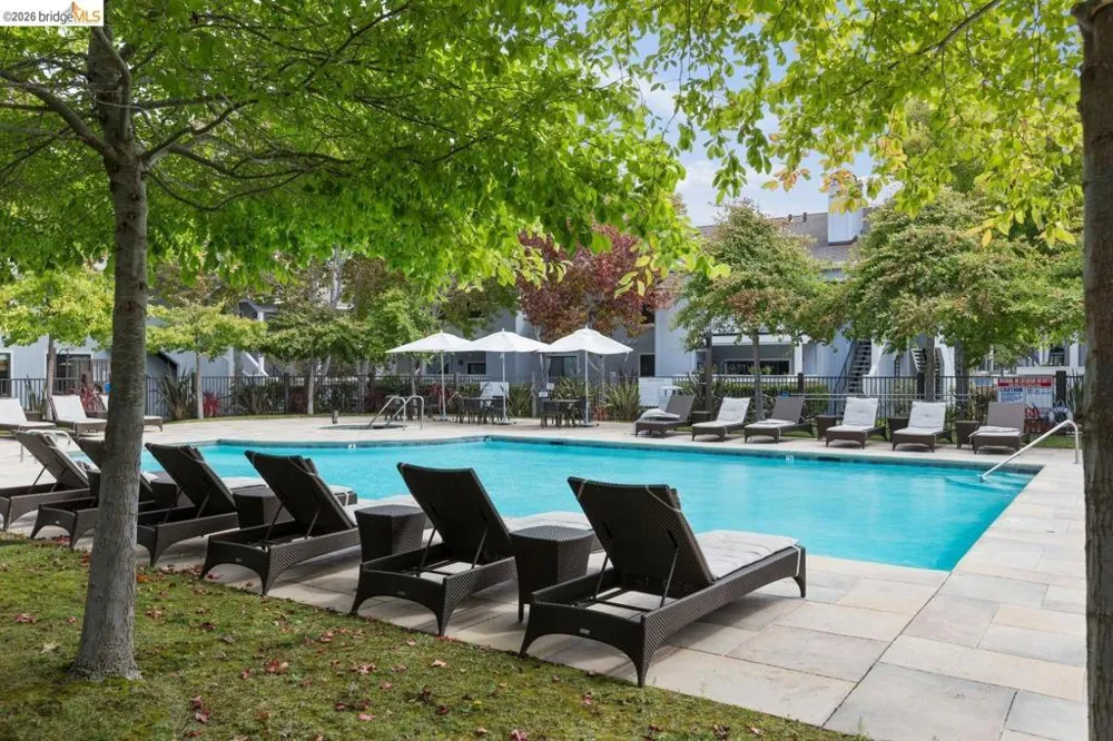 6 Schooner Ct Richmond, CA 94804