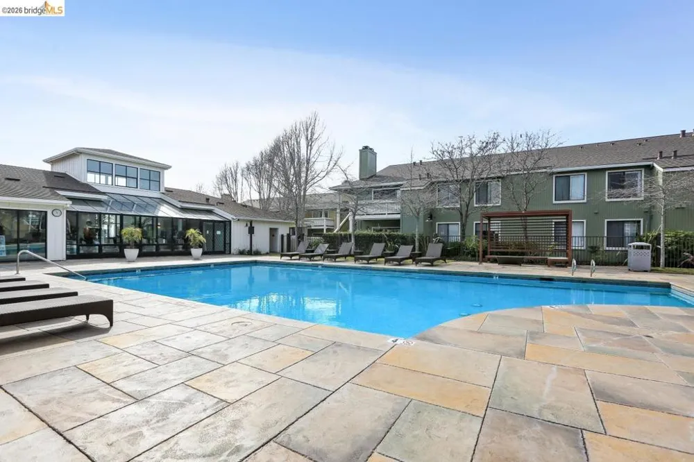 6 Schooner Ct Richmond, CA 94804