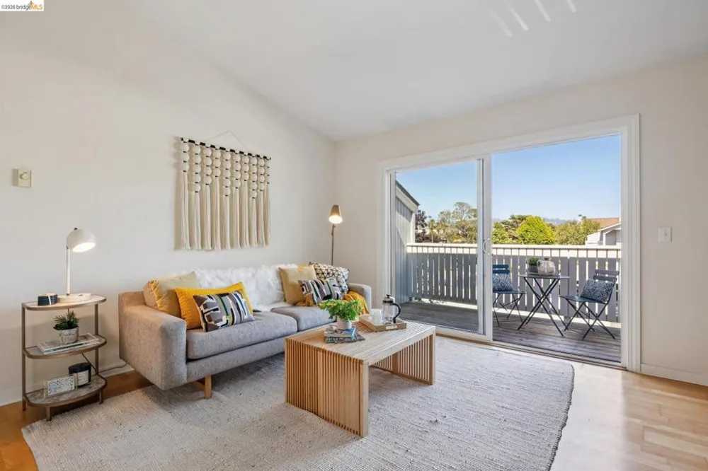 6 Schooner Ct Richmond, CA 94804
