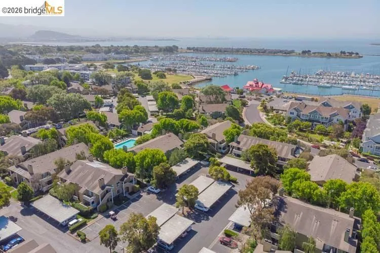 6 Schooner Ct Richmond, CA 94804