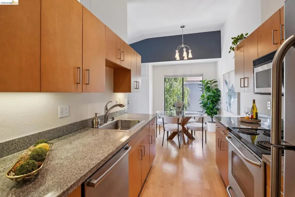 6 Schooner Ct Richmond, CA 94804