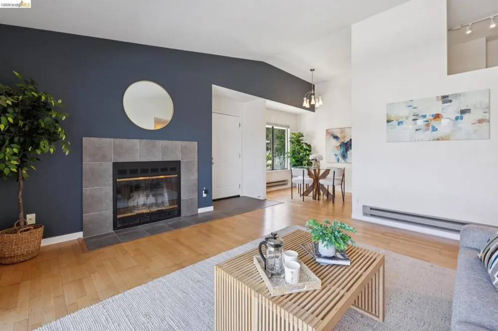 6 Schooner Ct Richmond, CA 94804